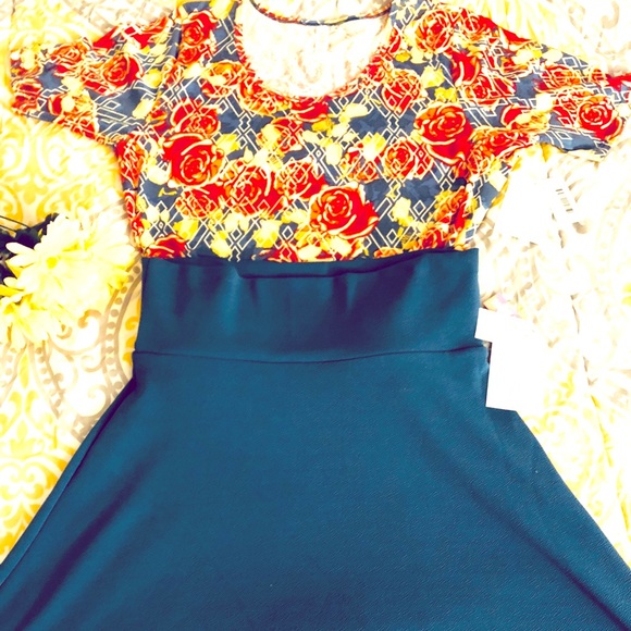LuLaRoe Dresses & Skirts - ♥️ SOLD on E-Bay!♥️Azure skirt perfect T floral XL